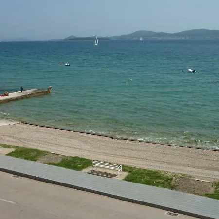 아파트 Seaview One Bedroom 투라니